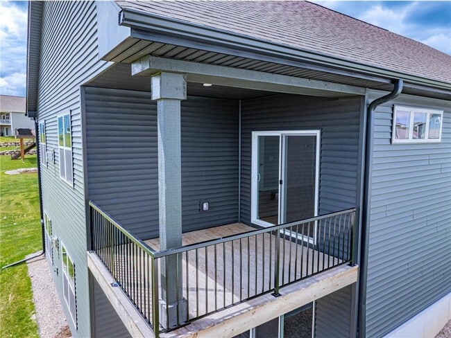 Building Photo - 717 Winterberry Ln