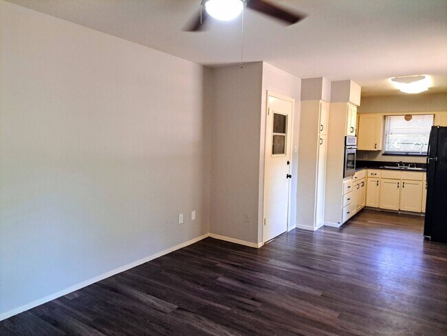 Building Photo - 56041 Glenwick Ln