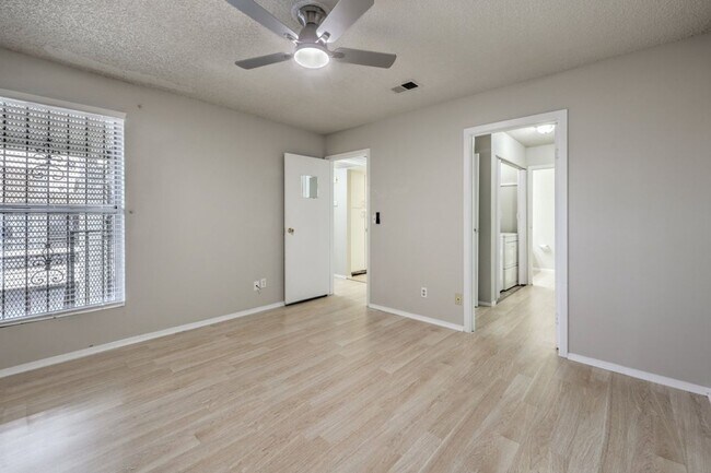 Building Photo - Charming Condo for Rent