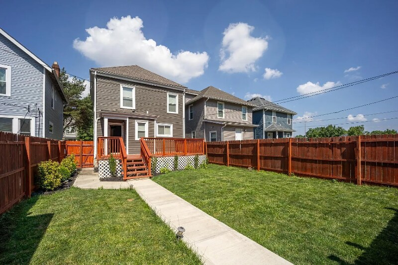 Building Photo - 582 Gilbert St