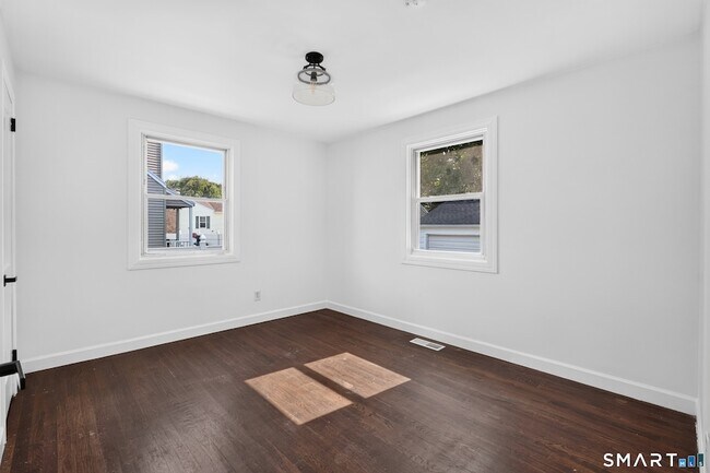 Building Photo - 11 Stratfield Pl