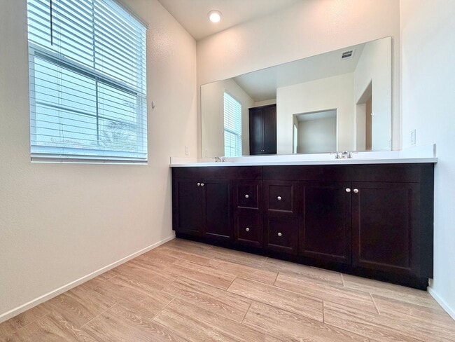 Building Photo - 2 bedroom 2.5 Bathroom Home with a LOFT located in the heart of Menifee!