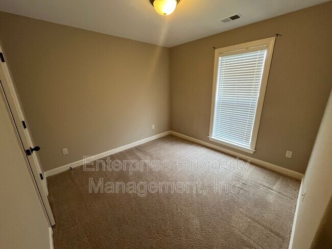Building Photo - 6880 Lagrange Pines Rd