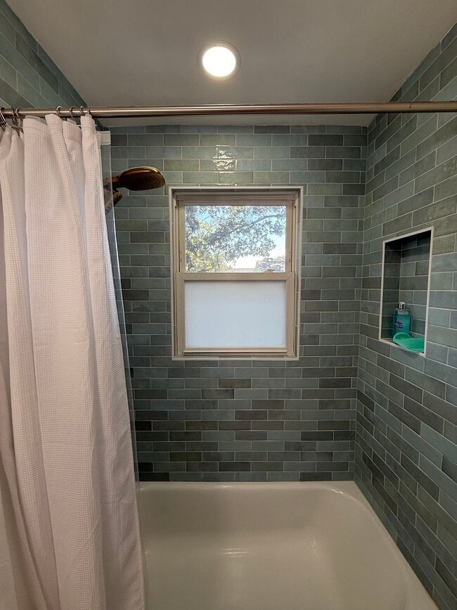 Building Photo - Full Renovated Cottage in Byrnes Downes