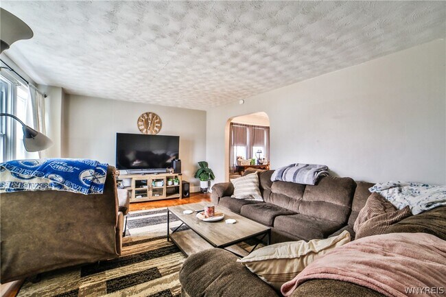 Building Photo - 153 Springville Ave