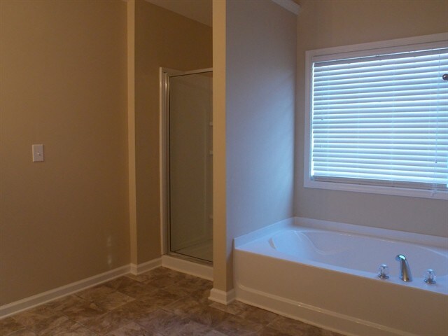 Building Photo - 4 Plum Orchard Ct