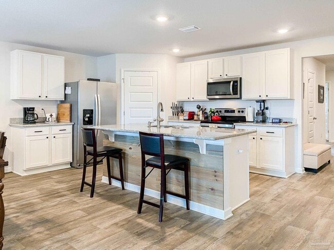 Building Photo - 5601 Guinevere Ln
