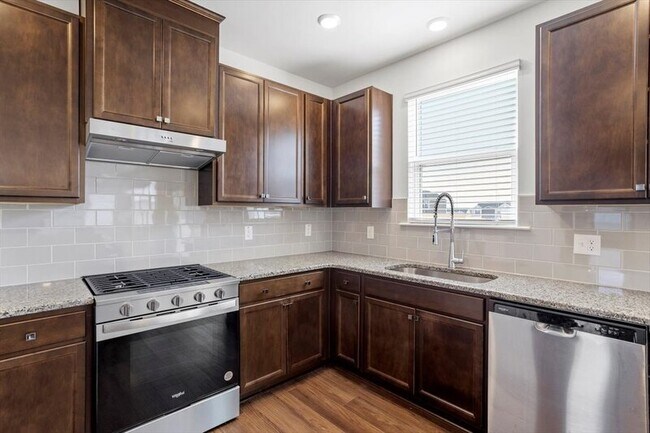 Building Photo - 645 Thomas Gage Dr