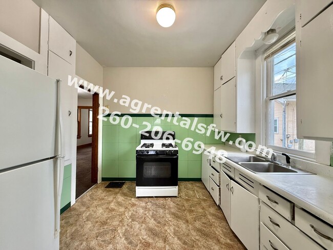 Building Photo - 4 Bedroom House- (Section 8 OK!)