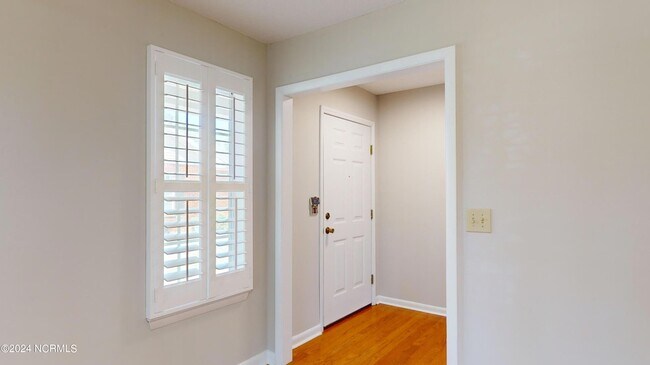 Building Photo - 727 Chancery Ln