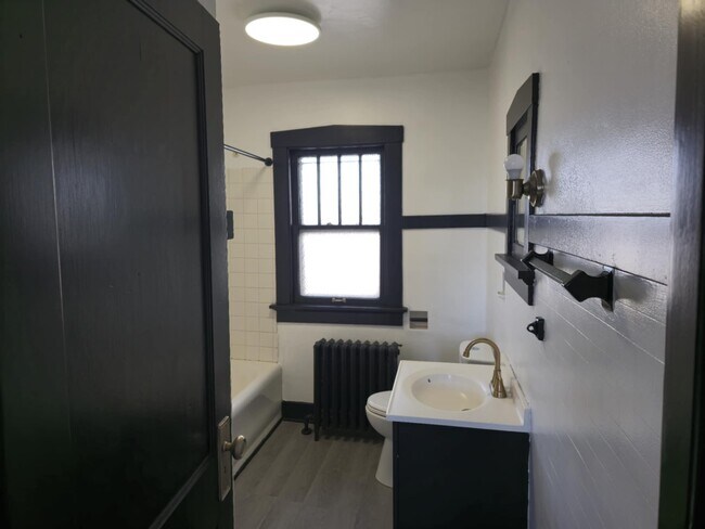 Building Photo - 1124 S 10th St