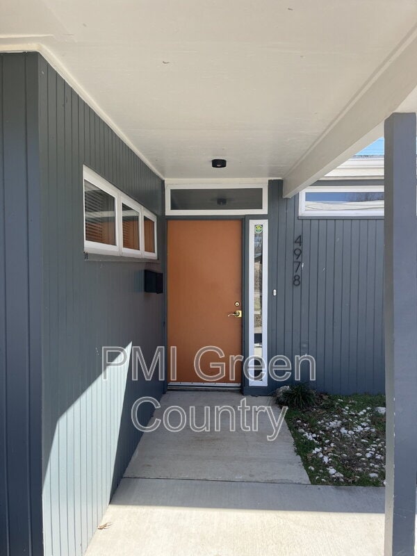 Building Photo - 4978 E 26th St