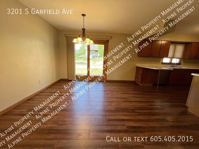 Building Photo - 3201 S Garfield Ave