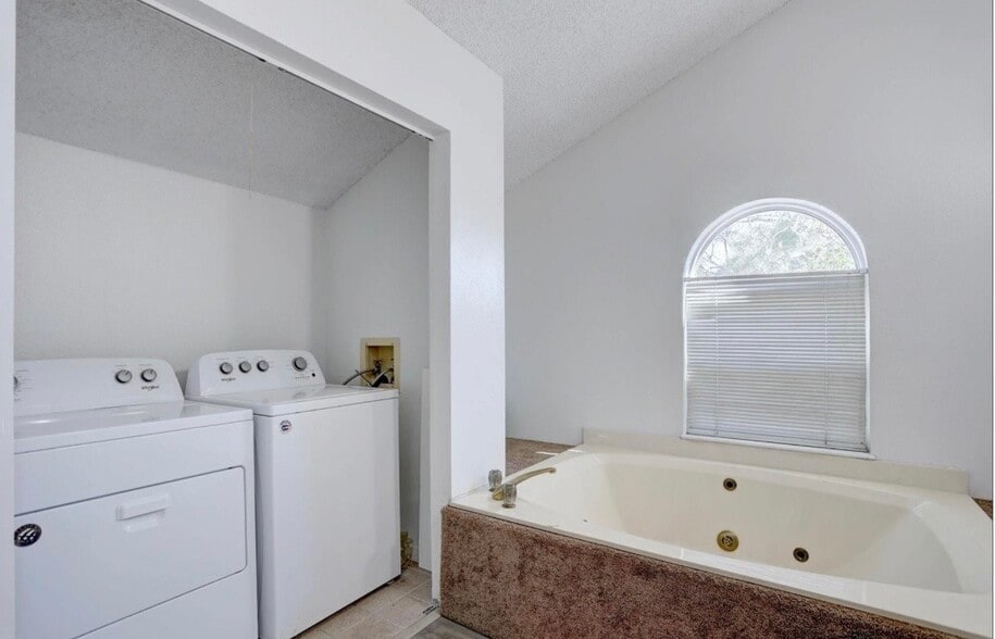 Jetted Spa - 11115 E Alameda Ave