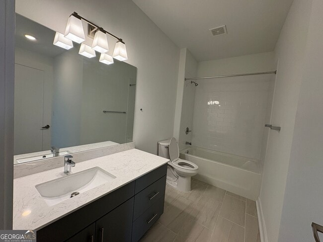 Building Photo - 525 Parkway Dr NE