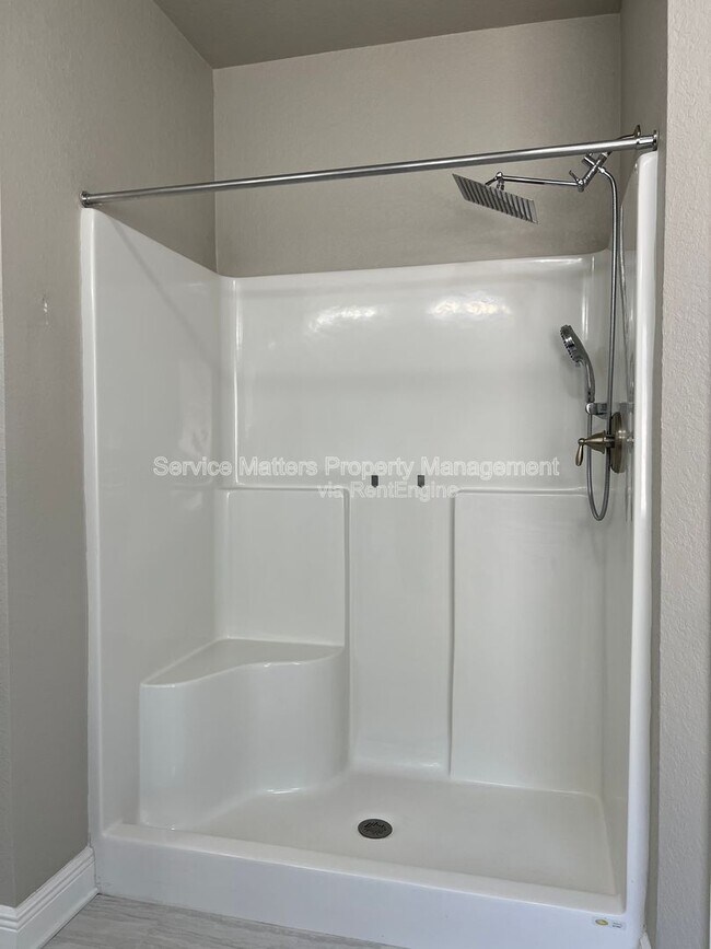 Building Photo - 5330 Parkside Dr