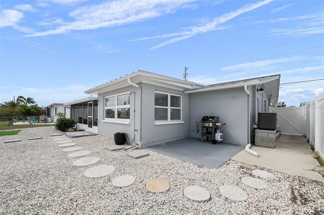 Building Photo - 13704 Veronica Dr