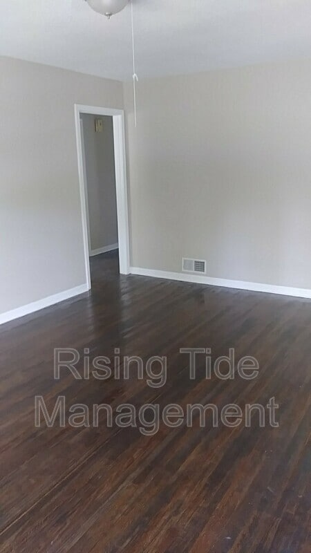 Building Photo - 517 5th Ct