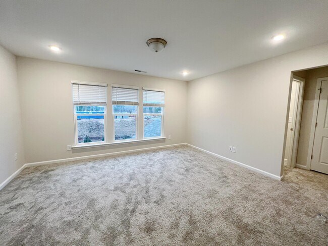 Building Photo - 1106 Crater Lake Way