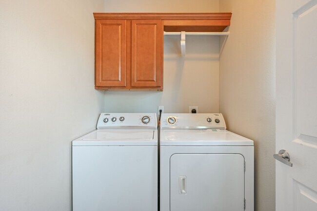 Building Photo - 305 Holleman Dr E