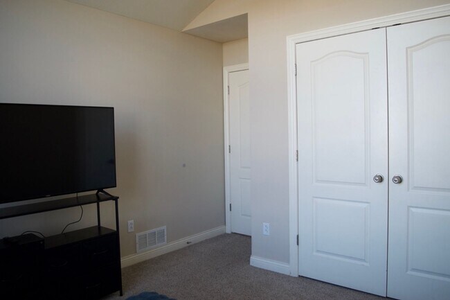 Building Photo - Nice 3 Bed 2 Bath House In Vanderveen Crossing!