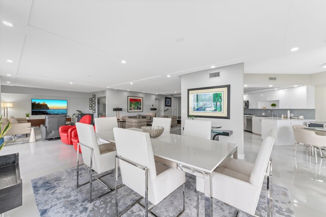 Building Photo - 1900 Consulate Pl