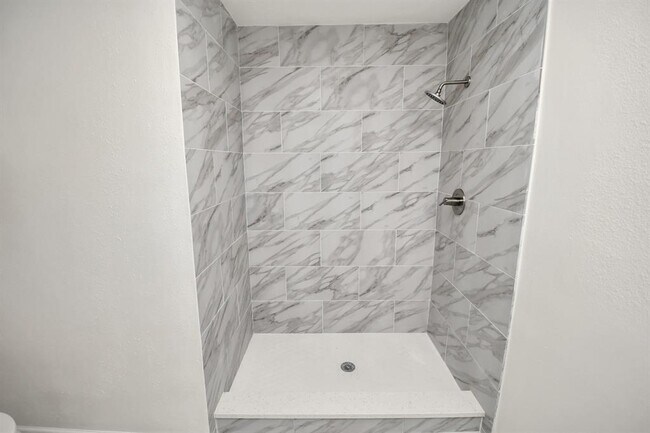 Building Photo - 3919 Fernglade Dr