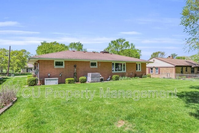 Building Photo - 1702 Golfview Dr