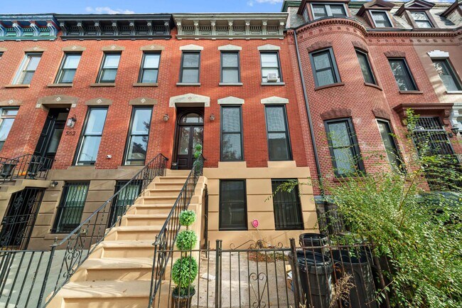 Primary Photo - 560 Bramhall Ave