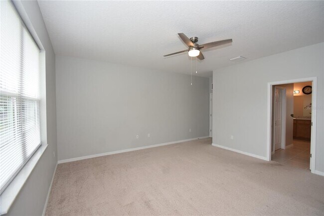 Building Photo - 2 Rae Pl