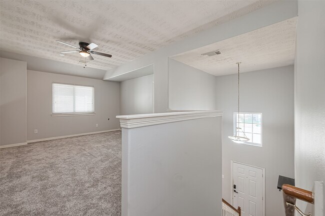 Building Photo - 2202 Highland Crossing Dr