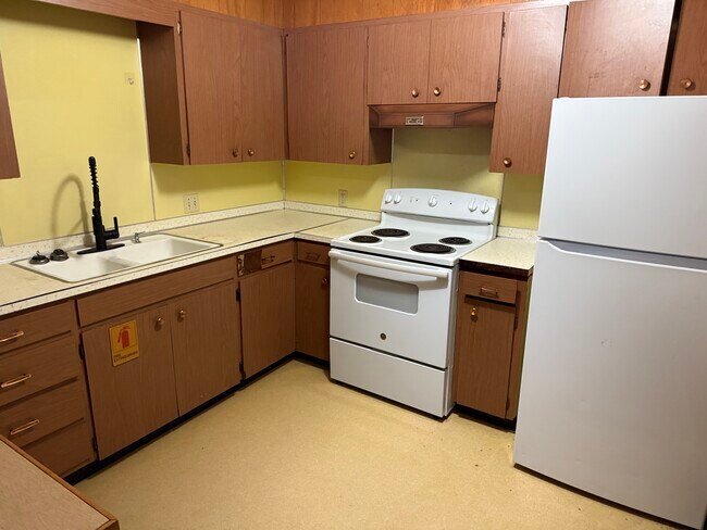 Building Photo - 210 27th St NE