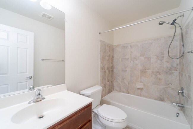 Building Photo - Gorgeous 3 Level Townhome