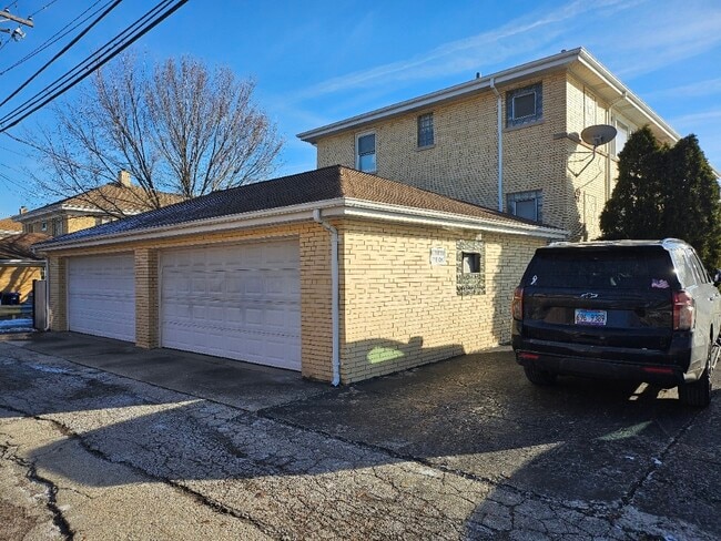 Building Photo - 1303 E 31st St