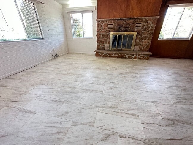 Building Photo - HOUSE - UPTOWN