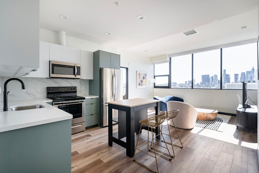 Building Photo - Atlas