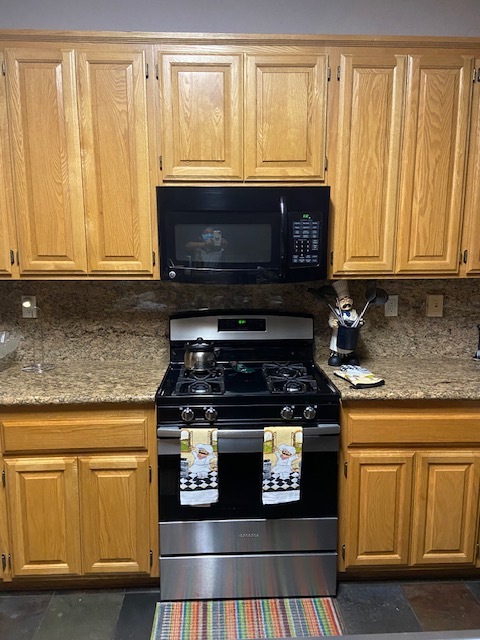 Gas stove - 8113 Laguna Brook Way