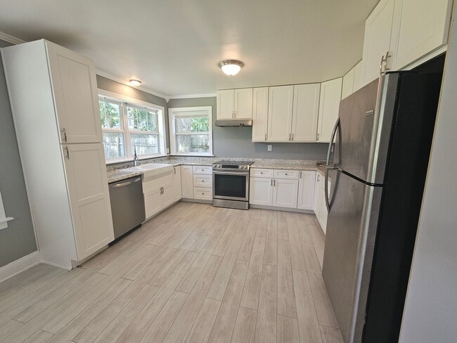 Building Photo - NEW LISTING!!!!!