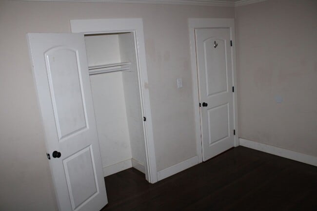 Building Photo - 2887 Lincoln Ave