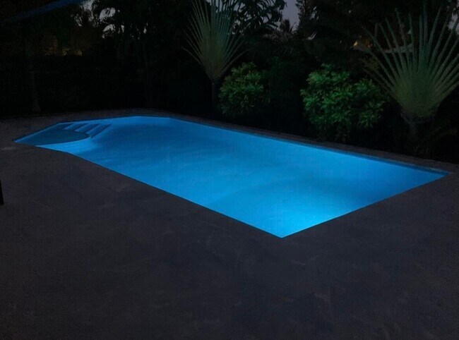 Building Photo - 702 Grove St