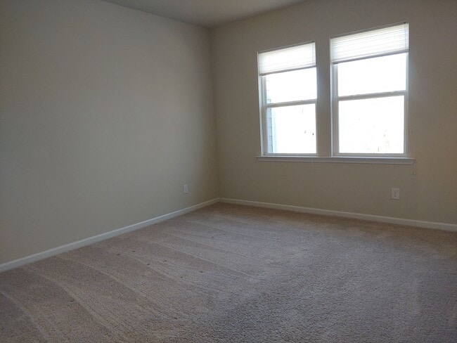 Building Photo - Move-in ready Townhome located in the Perg...