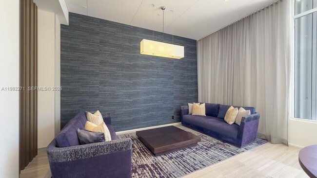 Building Photo - 100 Bayview Dr