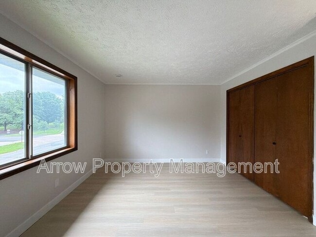 Building Photo - 3341 Holdrege St