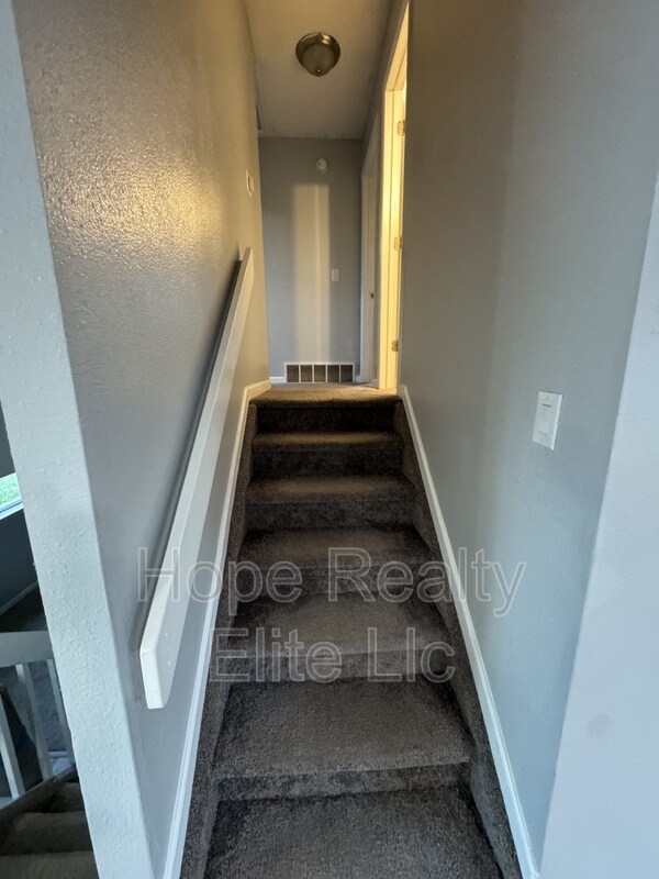 Building Photo - 3378 Foxridge Dr