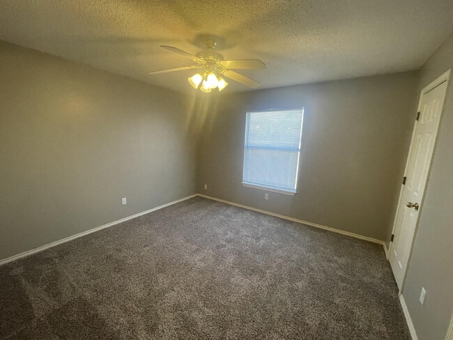 Building Photo - 1011 Kewanee Ave