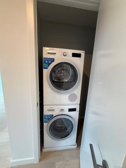 Building Photo - 131-02B 40th Rd