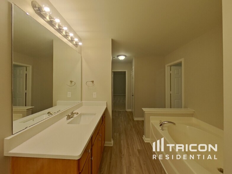 Building Photo - 4105 Lawrence Daniel Dr