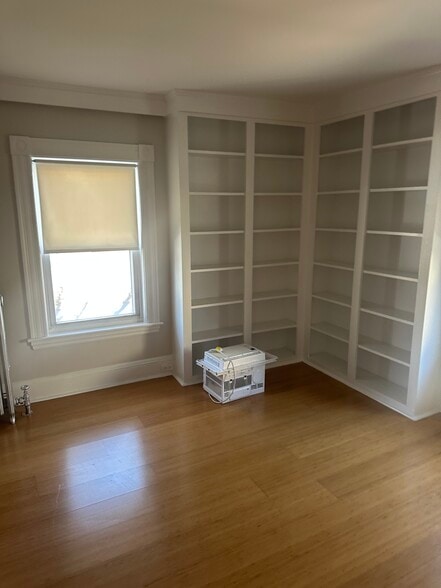 Building Photo - 22 Central St