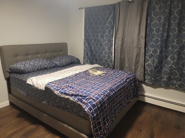 Building Photo - 113 Newton Ave N