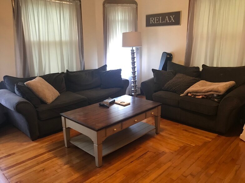 Building Photo - 31 Church St